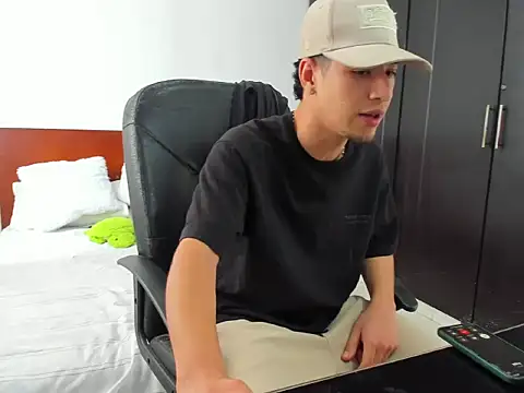 Snapshot of Chandler_ken chatting on October 25, 4:24 pm Chandler ken online show from October 25, 4:24 pm