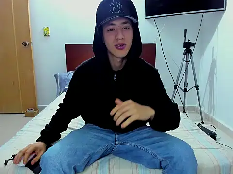 Snapshot of Chandler_ken chatting on November 18, 4:28 am Chandler ken online show from November 18, 4:28 am