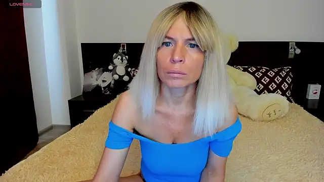 Snapshot of Hanna_Becrett17 chatting on June 14, 5:20 am Hanna Becrett17 online show from June 14, 5:20 am