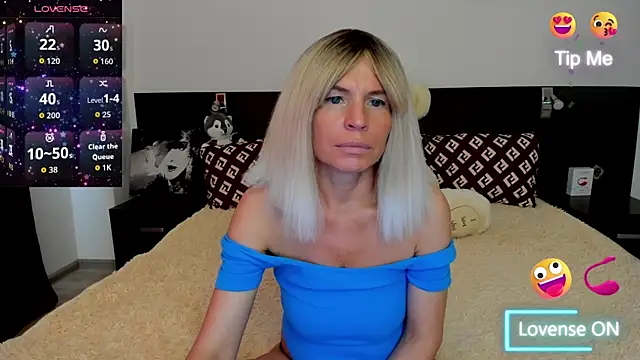 Snapshot of Hanna_Becrett17 chatting on June 18, 9:36 am Hanna Becrett17 online show from June 18, 9:36 am