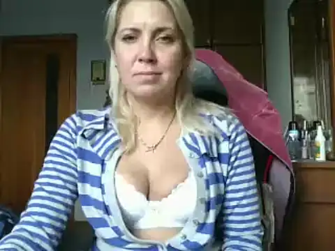 Snapshot of IrinaB1 chatting on October 5, 5:50 am IrinaB1 online show from October 5, 5:50 am