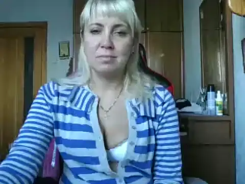 Snapshot of IrinaB1 chatting on October 15, 6:24 am IrinaB1 online show from October 15, 6:24 am