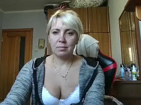 Snapshot of IrinaB1 chatting on October 23, 4:56 am IrinaB1 online show from October 23, 4:56 am