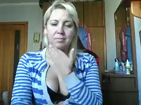 Snapshot of IrinaB1 chatting on October 26, 6:08 am IrinaB1 online show from October 26, 6:08 am