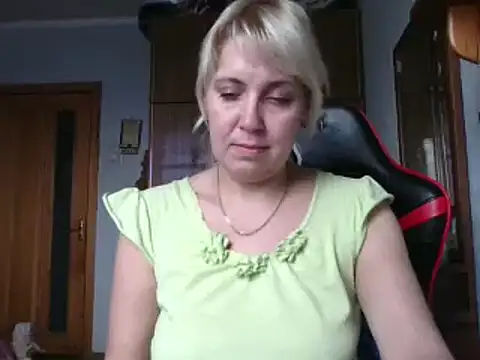 Snapshot of IrinaB1 chatting on November 26, 8:15 am IrinaB1 online show from November 26, 8:15 am