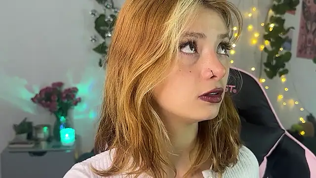 Snapshot of ari_kat chatting on July 25, 4:21 am ari kat online show from July 25, 4:21 am