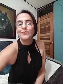 Snapshot of IsisBlake chatting on May 6, 11:43 pm IsisBlake online show from May 6, 11:43 pm