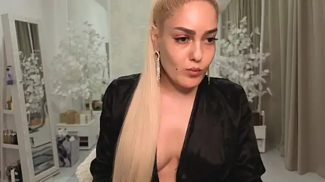 Snapshot of HotFireBabe_ chatting on August 10, 12:36 am HotFireBabe online show from August 10, 12:36 am