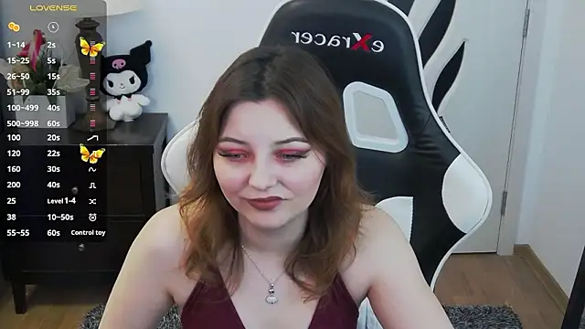 pretty little thing online show from March 22, 7:28 pm