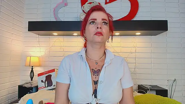 Snapshot of HannaBrave chatting on February 25, 8:36 am HannaBrave online show from February 25, 8:36 am