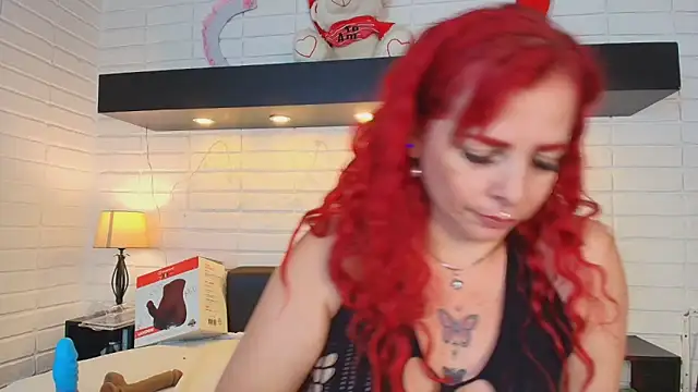 Snapshot of HannaBrave chatting on February 25, 2:44 pm HannaBrave online show from February 25, 2:44 pm