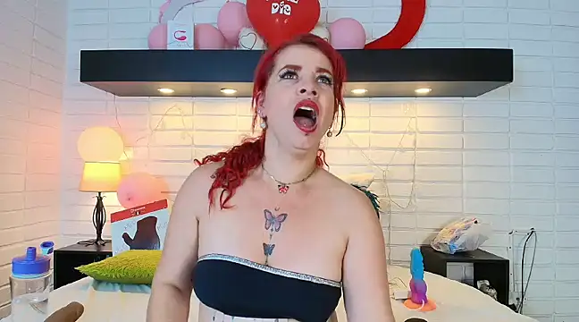 Snapshot of HannaBrave chatting on March 9, 9:57 am HannaBrave online show from March 9, 9:57 am