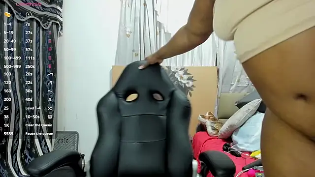 Snapshot of lilybaudyn_ chatting on February 23, 5:10 pm lilybaudyn online show from February 23, 5:10 pm