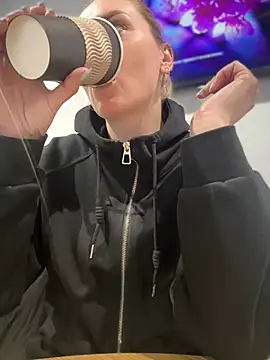 Crazy-Rosa online show from February 10, 8:20 am