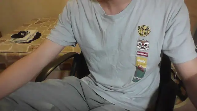 Snapshot of YunheLEE chatting on April 6, 3:35 pm YunheLEE online show from April 6, 3:35 pm
