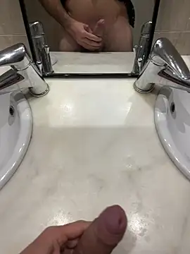 Snapshot of RonH1234 chatting on February 18, 10:39 pm RonH1234 online show from February 18, 10:39 pm