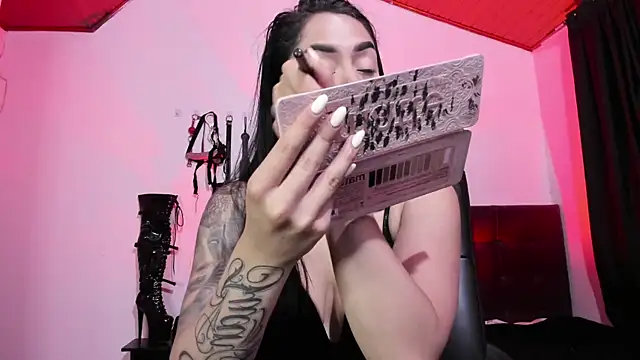 Snapshot of MistressVenena chatting on September 18, 9:17 pm MistressVenena online show from September 18, 9:17 pm