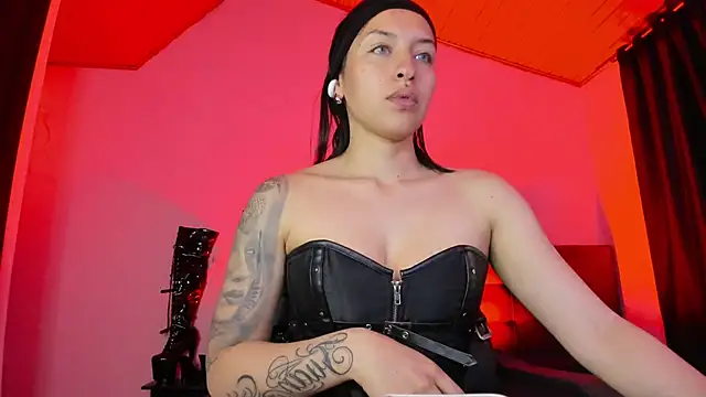 Snapshot of MistressVenena chatting on November 27, 9:50 pm MistressVenena online show from November 27, 9:50 pm