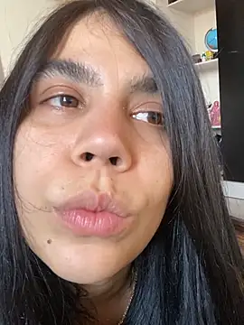 Cuteandhornyy online show from March 22, 7:39 pm