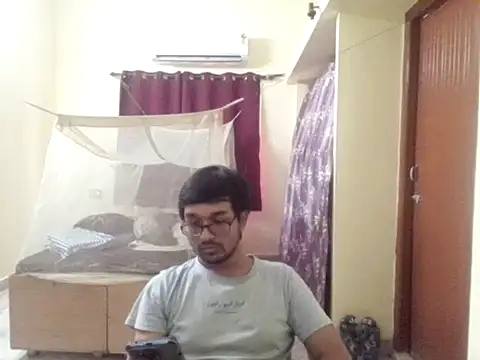 THE NAKED BOY online show from May 10, 7:02 am