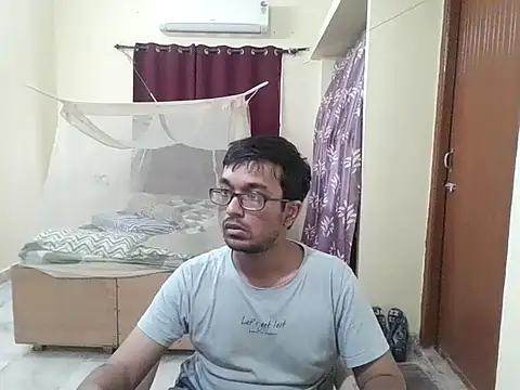 THE NAKED BOY online show from May 24, 6:07 am