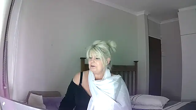 Miahotmilf online show from December 29, 9:09 pm