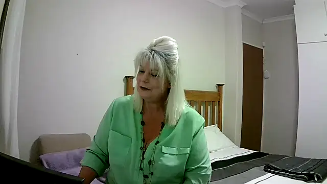 Miahotmilf online show from January 1, 7:43 pm