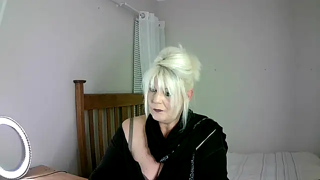 Miahotmilf online show from February 28, 7:35 pm