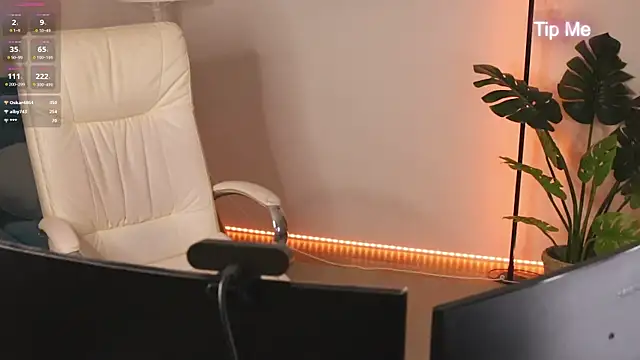 Dina Foxxx online show from November 13, 9:30 am