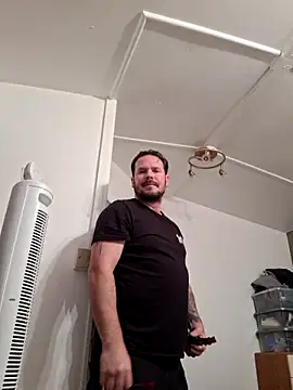 Snapshot of chrisB09 chatting on December 15, 6:23 pm chrisB09 online show from December 15, 6:23 pm