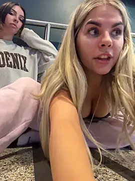 Snapshot of delicioussdixie chatting on October 31, 6:14 am delicioussdixie online show from October 31, 6:14 am