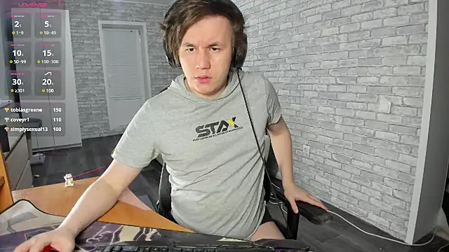 iliaskrislove online show from February 18, 9:53 pm