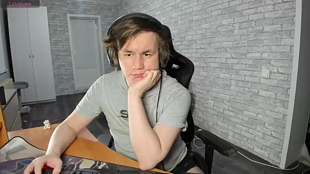 iliaskrislove online show from February 19, 12:57 am