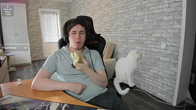 iliaskrislove online show from March 2, 12:01 pm