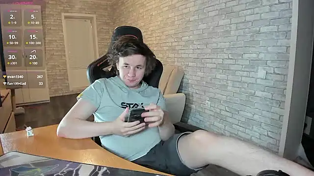 iliaskrislove online show from March 2, 6:08 pm