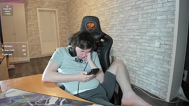 iliaskrislove online show from March 3, 8:32 pm
