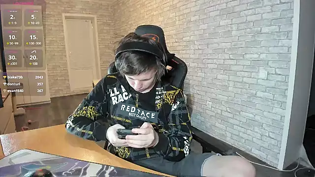 iliaskrislove online show from March 7, 9:06 pm
