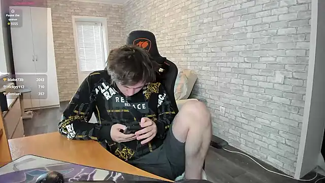 iliaskrislove online show from March 12, 10:05 am