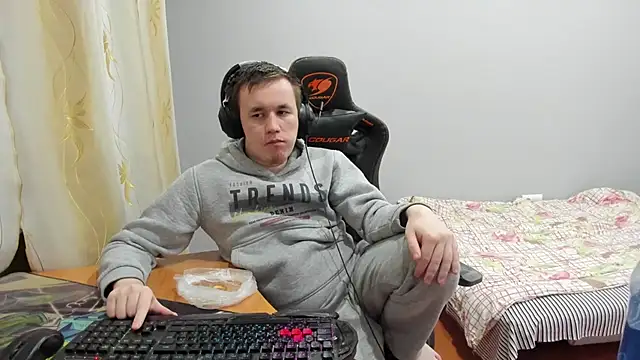 iliaskrislove online show from December 1, 4:23 pm