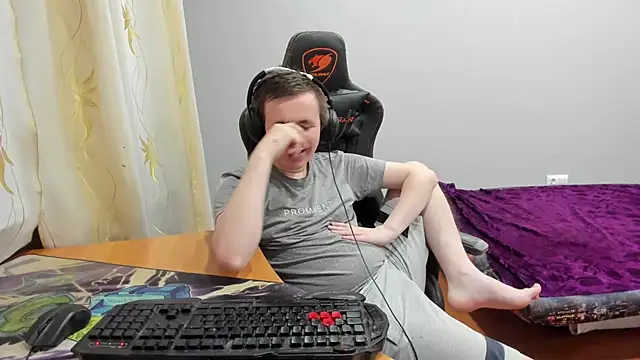 iliaskrislove online show from December 16, 3:28 pm