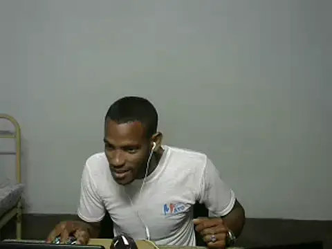 Snapshot of michel_sc chatting on March 1, 6:48 am michel sc online show from March 1, 6:48 am