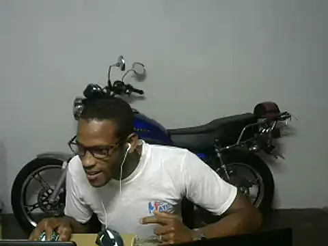 Snapshot of michel_sc chatting on March 13, 9:05 am michel sc online show from March 13, 9:05 am