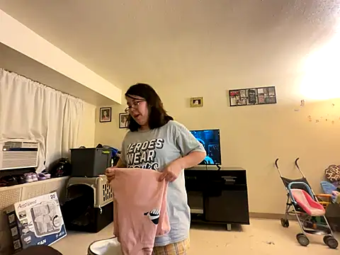 Snapshot of FreakNastyLacie chatting on September 22, 2:35 am FreakNastyLacie online show from September 22, 2:35 am