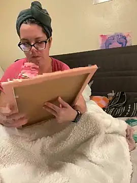 Snapshot of FreakNastyLacie chatting on September 29, 1:33 am FreakNastyLacie online show from September 29, 1:33 am