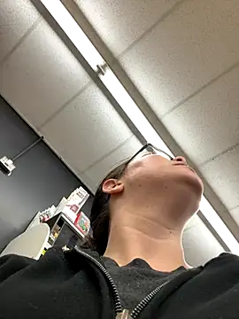 Snapshot of FreakNastyLacie chatting on November 15, 2:09 am FreakNastyLacie online show from November 15, 2:09 am