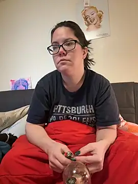 Snapshot of FreakNastyLacie chatting on November 28, 3:36 pm FreakNastyLacie online show from November 28, 3:36 pm