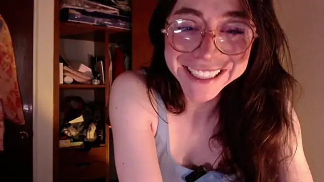 Snapshot of emily_pearl_ chatting on October 10, 9:14 pm emily pearl online show from October 10, 9:14 pm