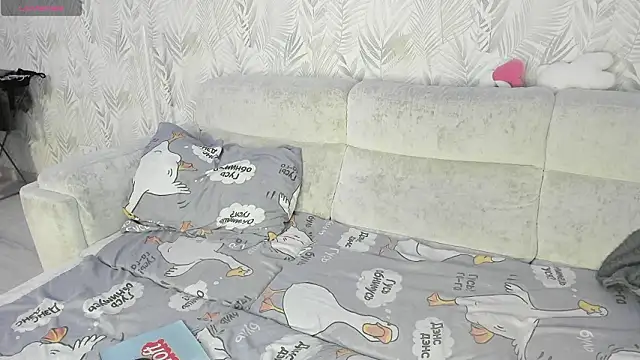 Snapshot of Alice_Halle chatting on February 18, 5:31 pm Alice Halle online show from February 18, 5:31 pm