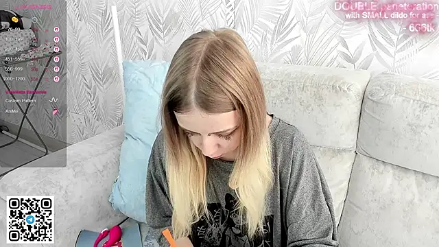 Snapshot of Alice_Halle chatting on March 11, 10:21 am Alice Halle online show from March 11, 10:21 am