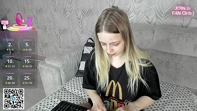 Snapshot of Alice_Halle chatting on March 18, 10:57 pm Alice Halle online show from March 18, 10:57 pm